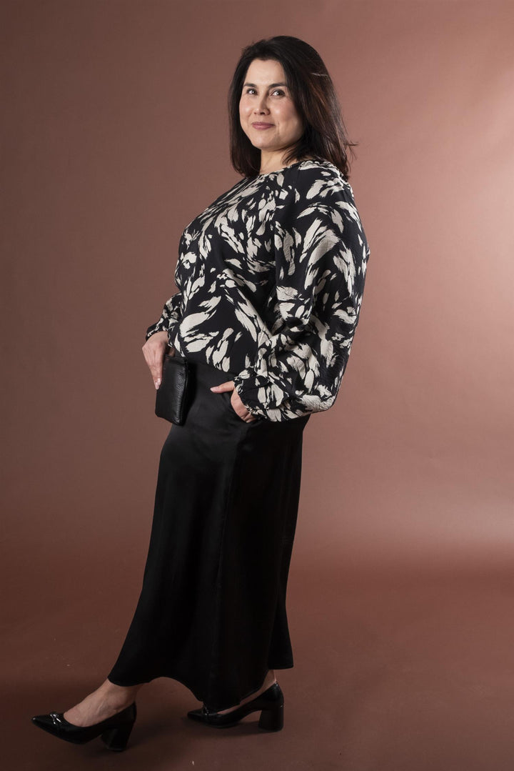 KCdina Skirt - Black Deep