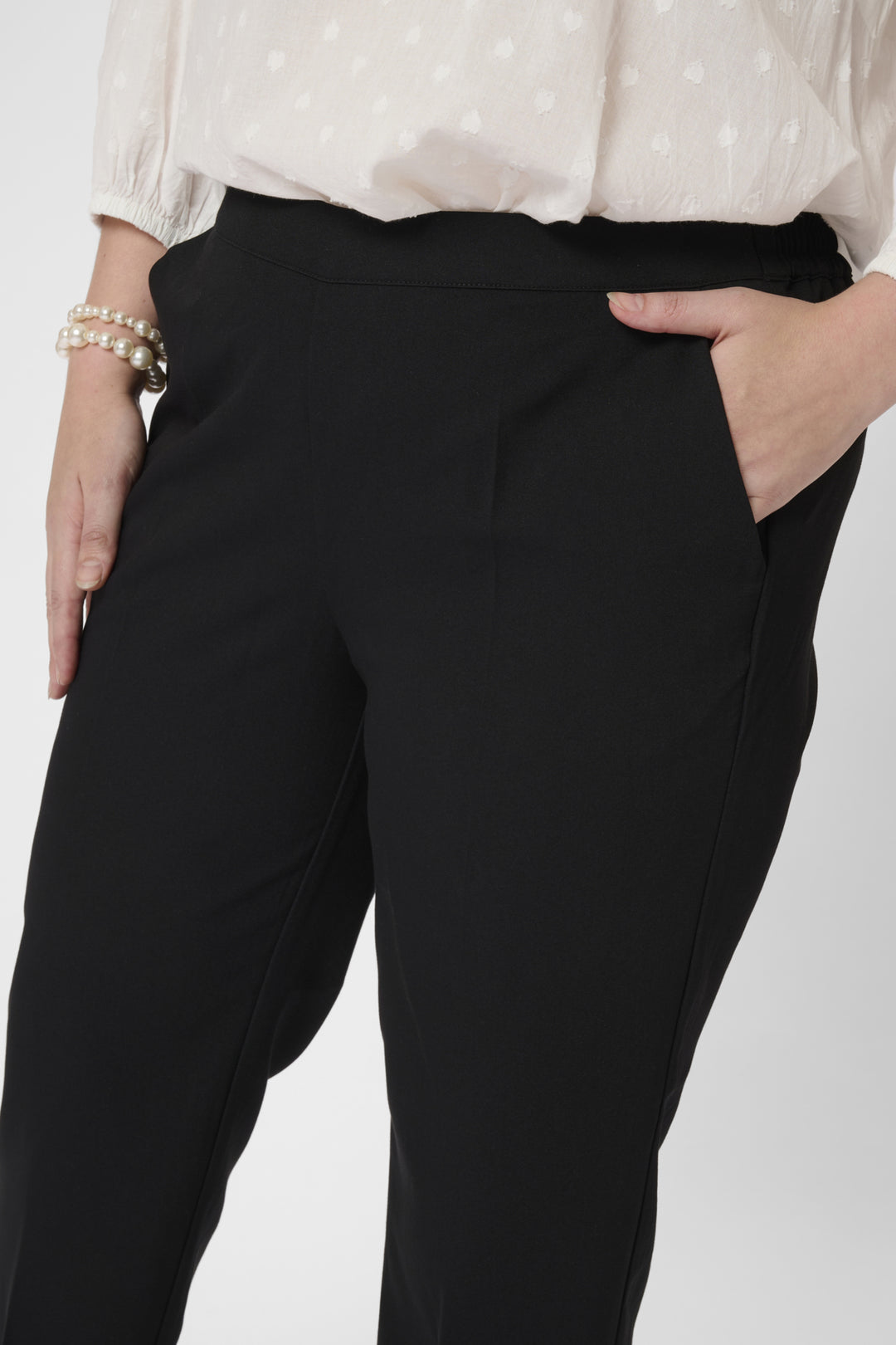 KCsakira Cropped Pants - Black Deep