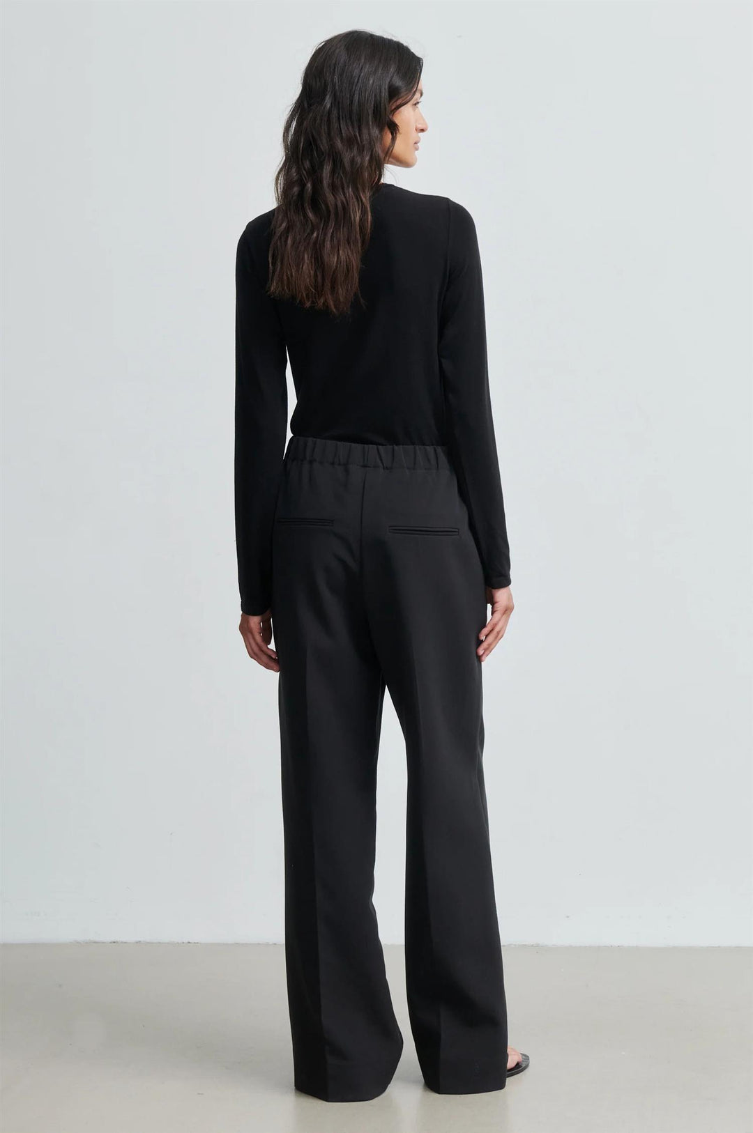 Matima O-Neck Long Sleeve Tee - Black
