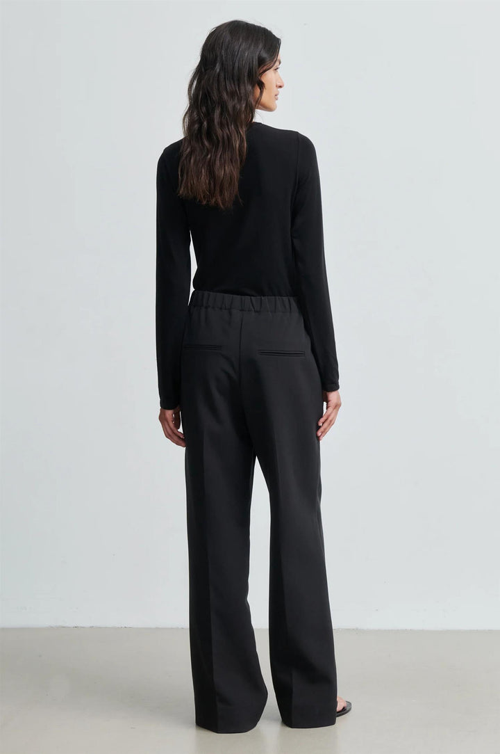 Matima O-Neck Long Sleeve Tee - Black