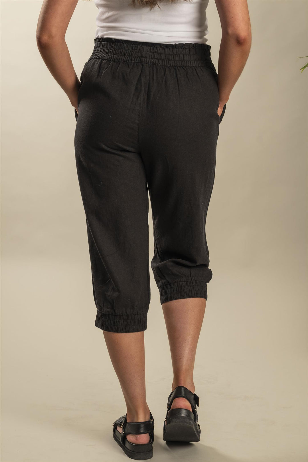 BYFALAKKA CAPRI PANTS - Black -