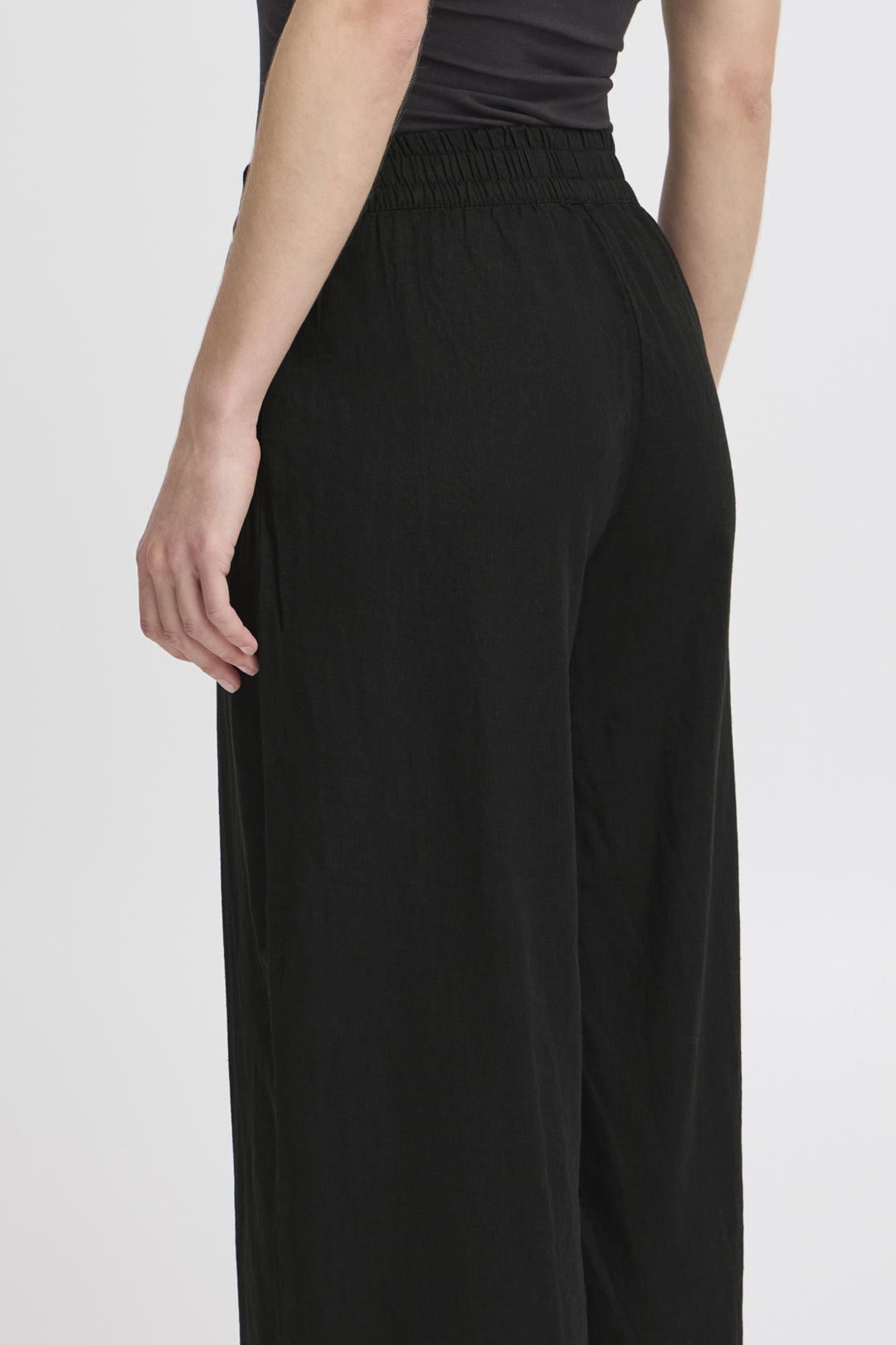 BYFALAKKA Crop Pant - Black