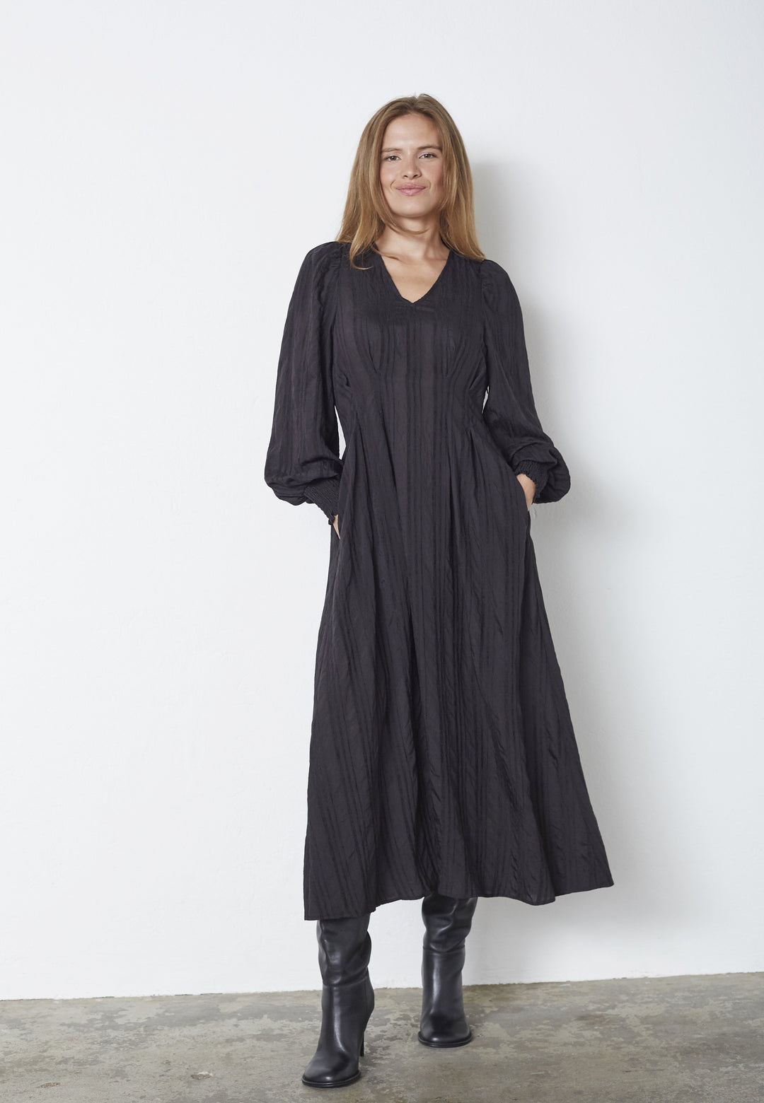 Kesi Pleat Dress - Black