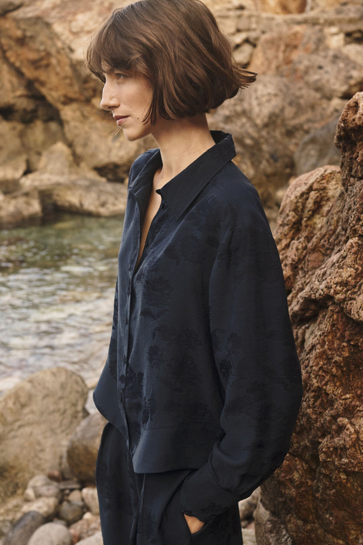 Carolla Shirt - Dark Navy Flower Jaquard