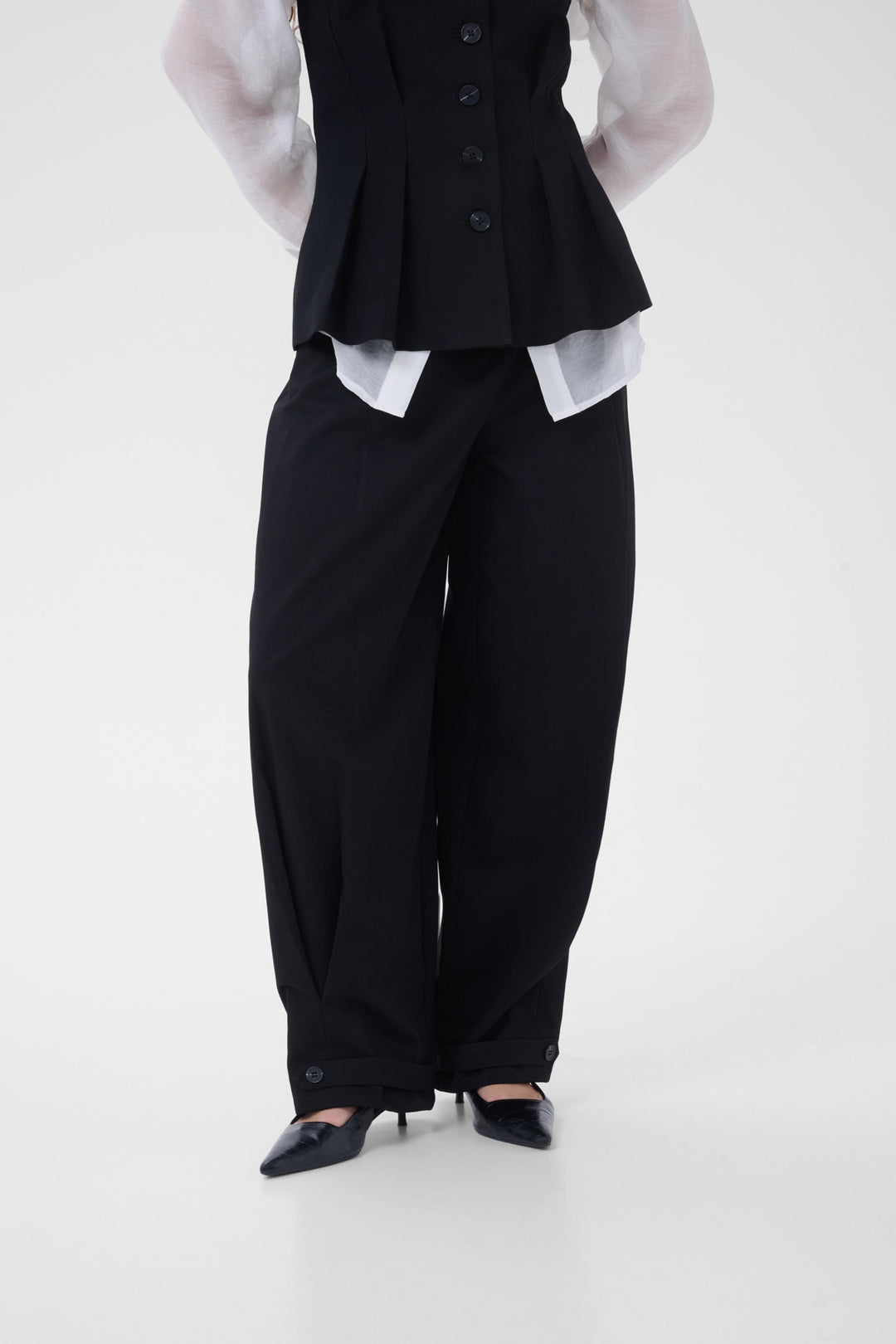 Evelina Barrel Pants - Black