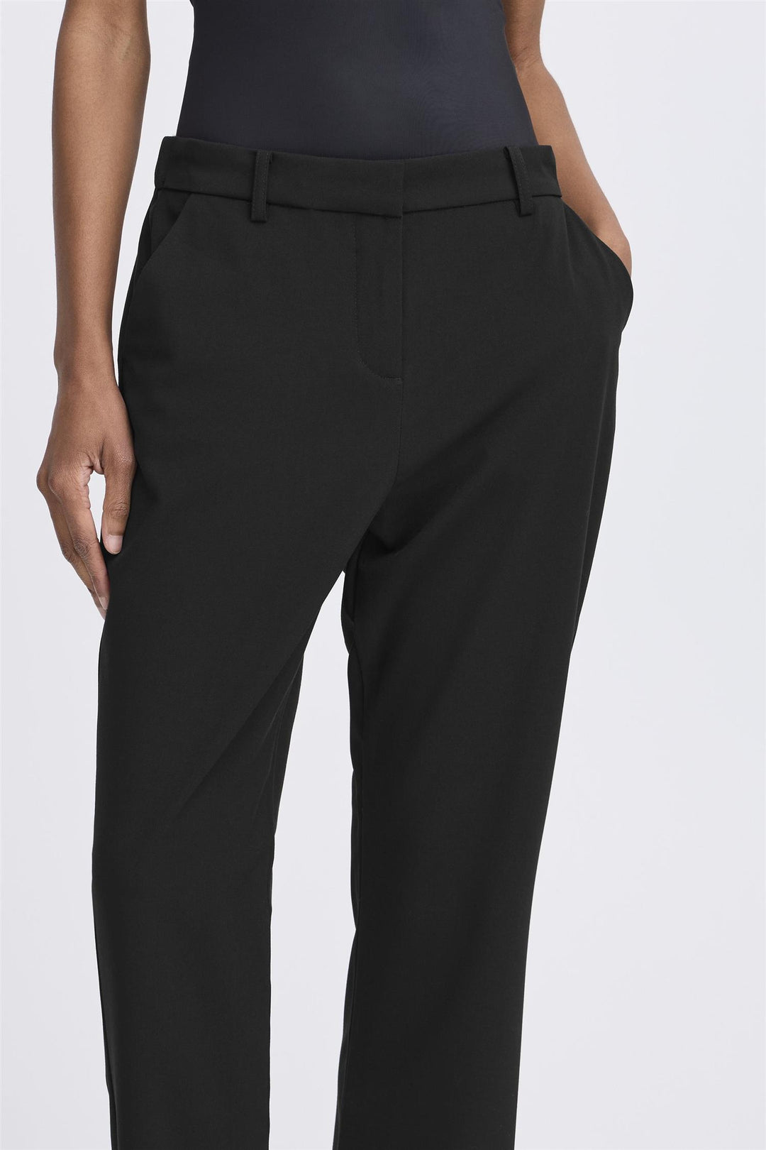 BYDANTA STRAIGTH PANTS - Black