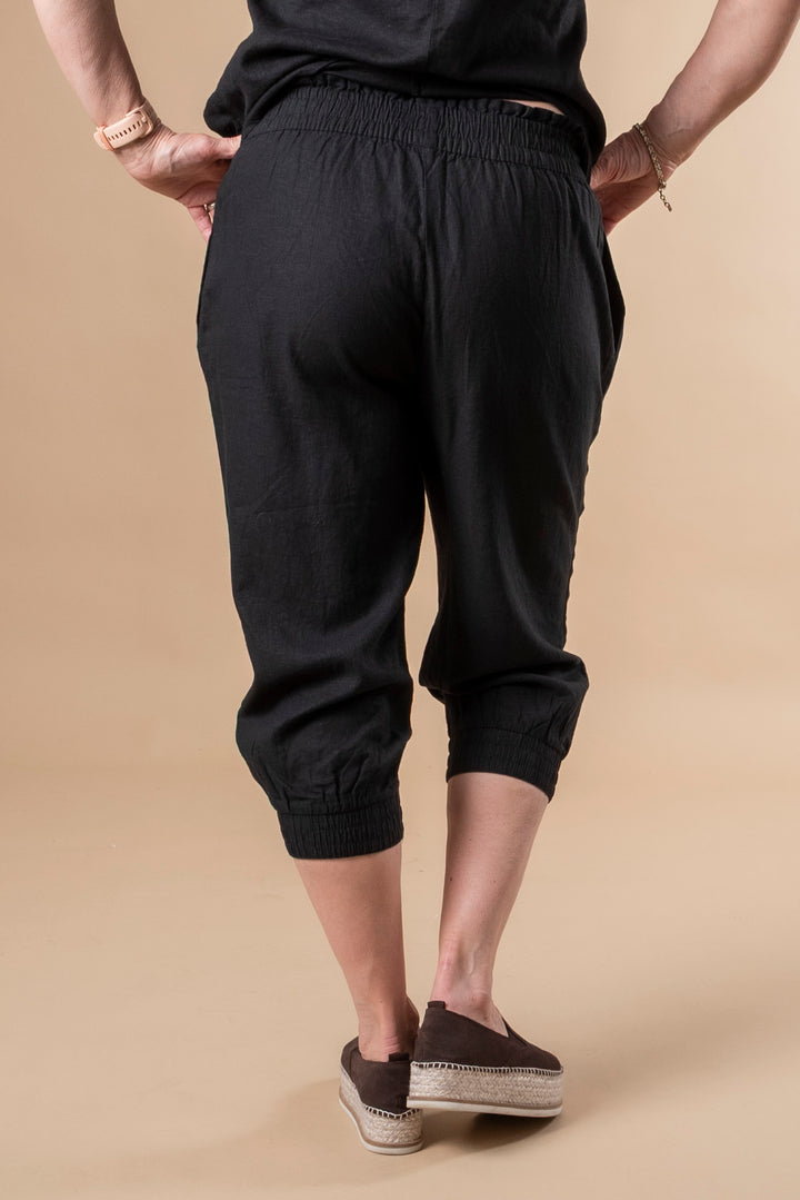 BYFALAKKA CAPRI PANTS - Black -