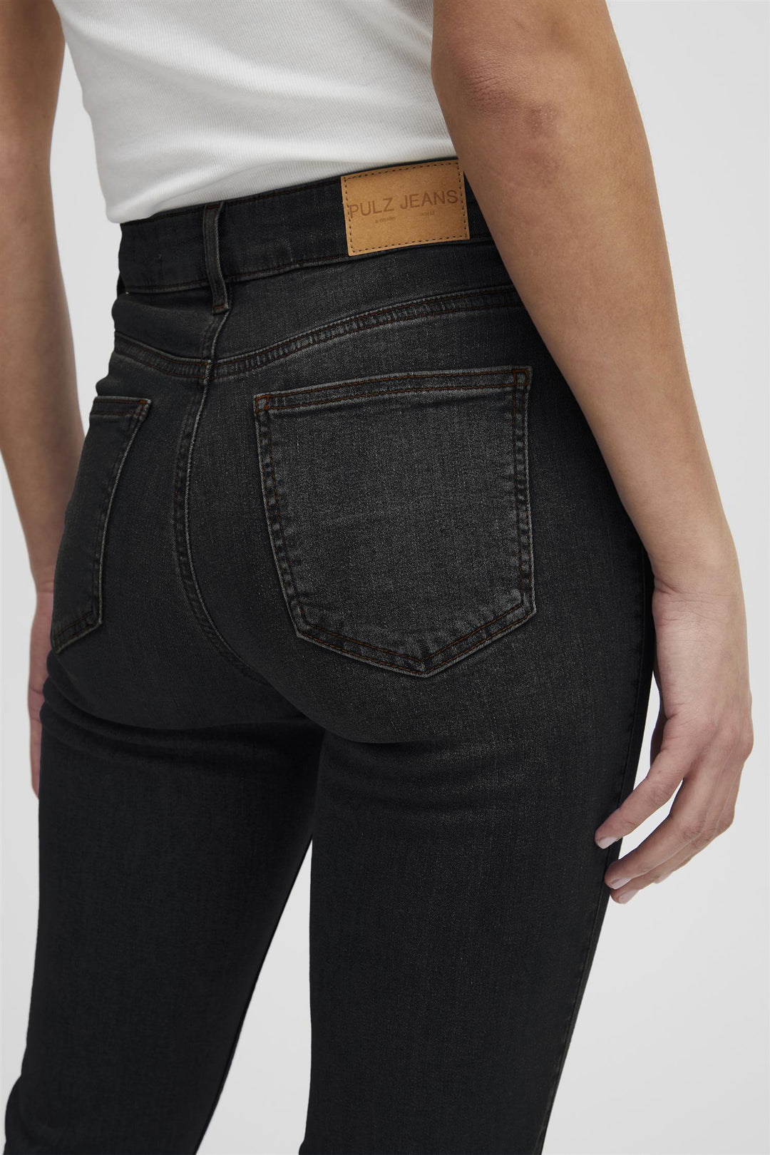 PZEMMA HighWaist Jeans Medium Straight Leg - Black Leg