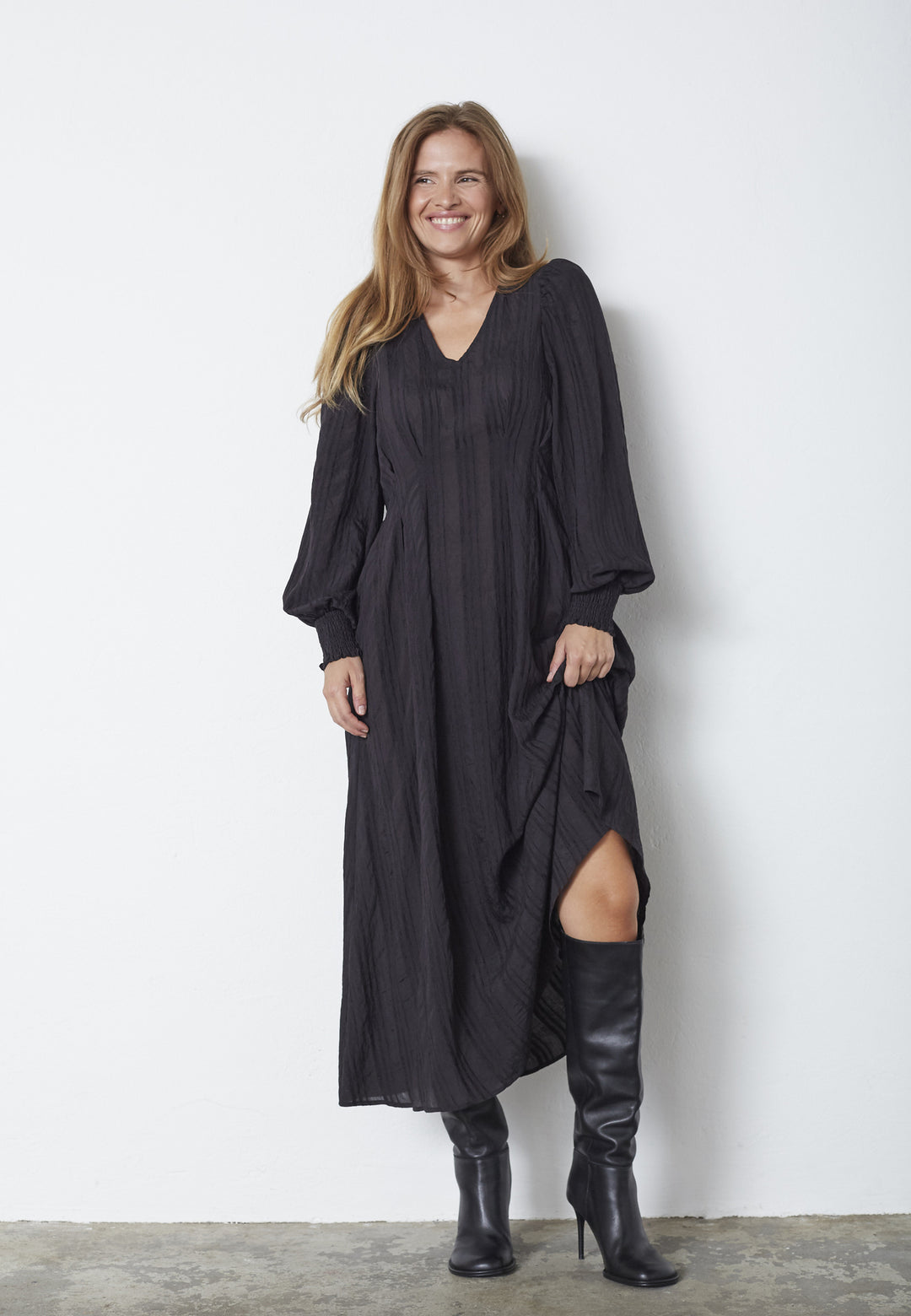 Kesi Pleat Dress - Black