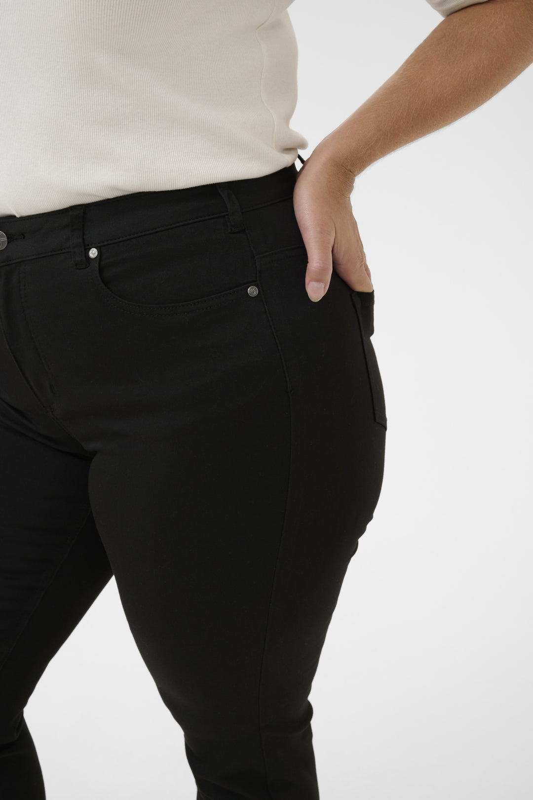KCdina Straight Reg.length Jeans - Black Deep