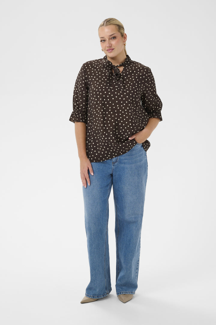 KCditte Blouse - Coffee Bean Turtledove Dot