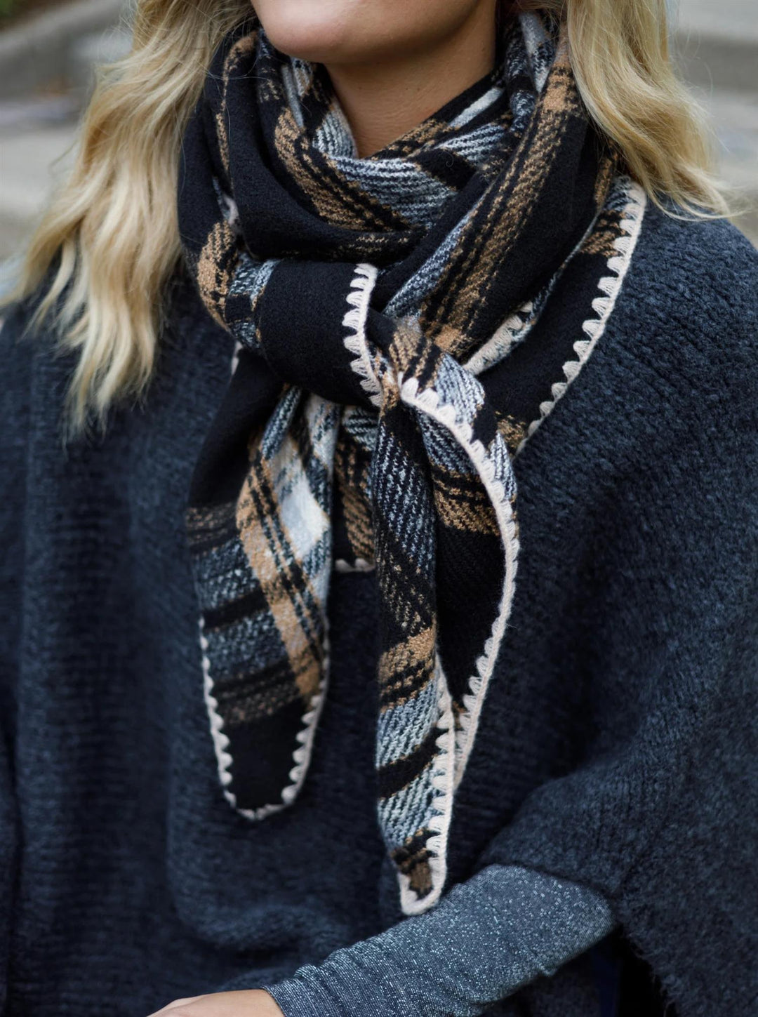 Leoni Chequered Scarf - Black