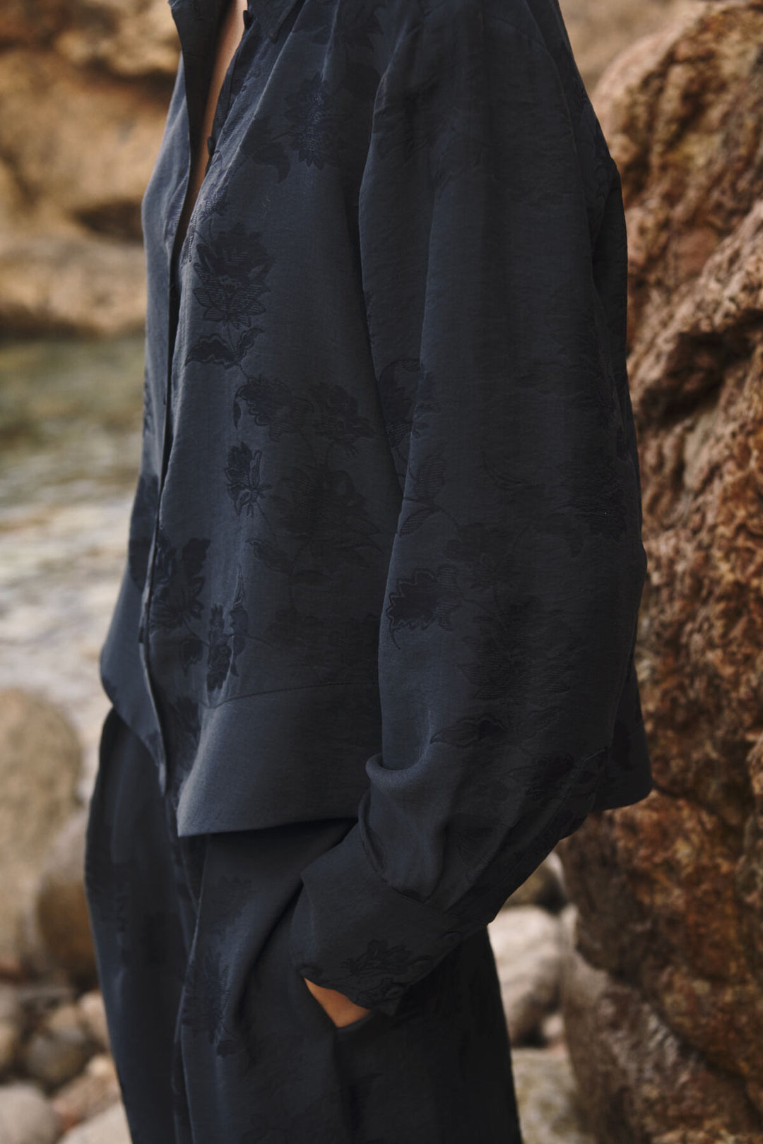 Carolla Shirt - Dark Navy Flower Jaquard