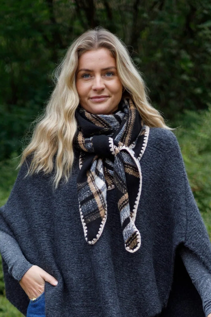 Leoni Chequered Scarf - Black