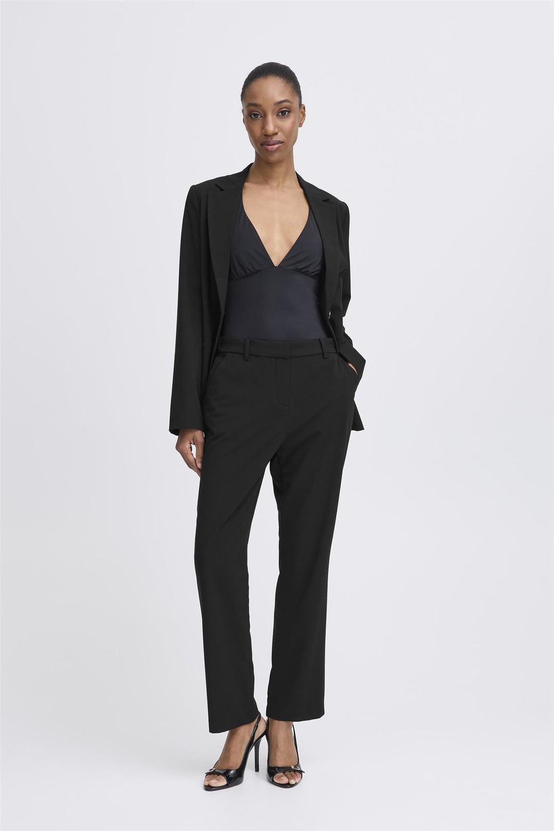 BYDANTA STRAIGTH PANTS - Black