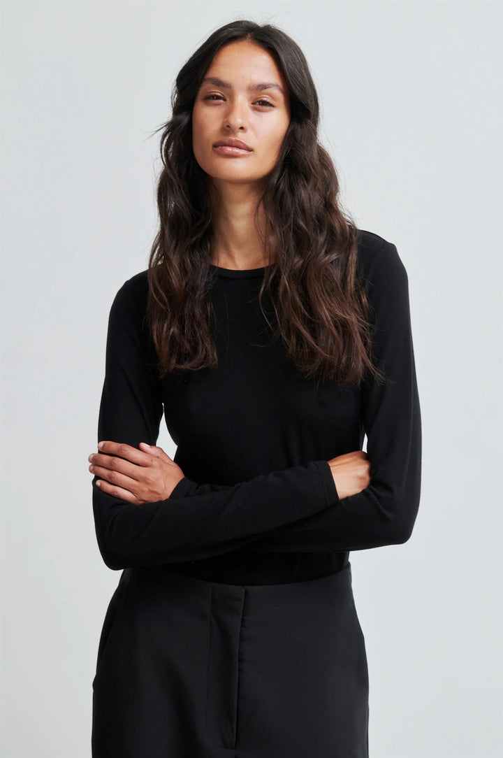 Matima O-Neck Long Sleeve Tee - Black