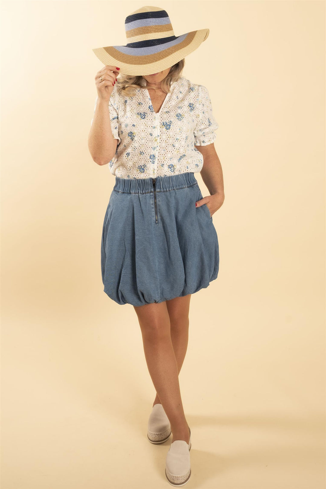 Hatt "Summer" m/rund brem - Flerfarget