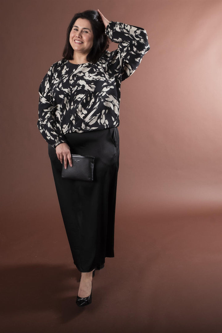 KCdina Skirt - Black Deep