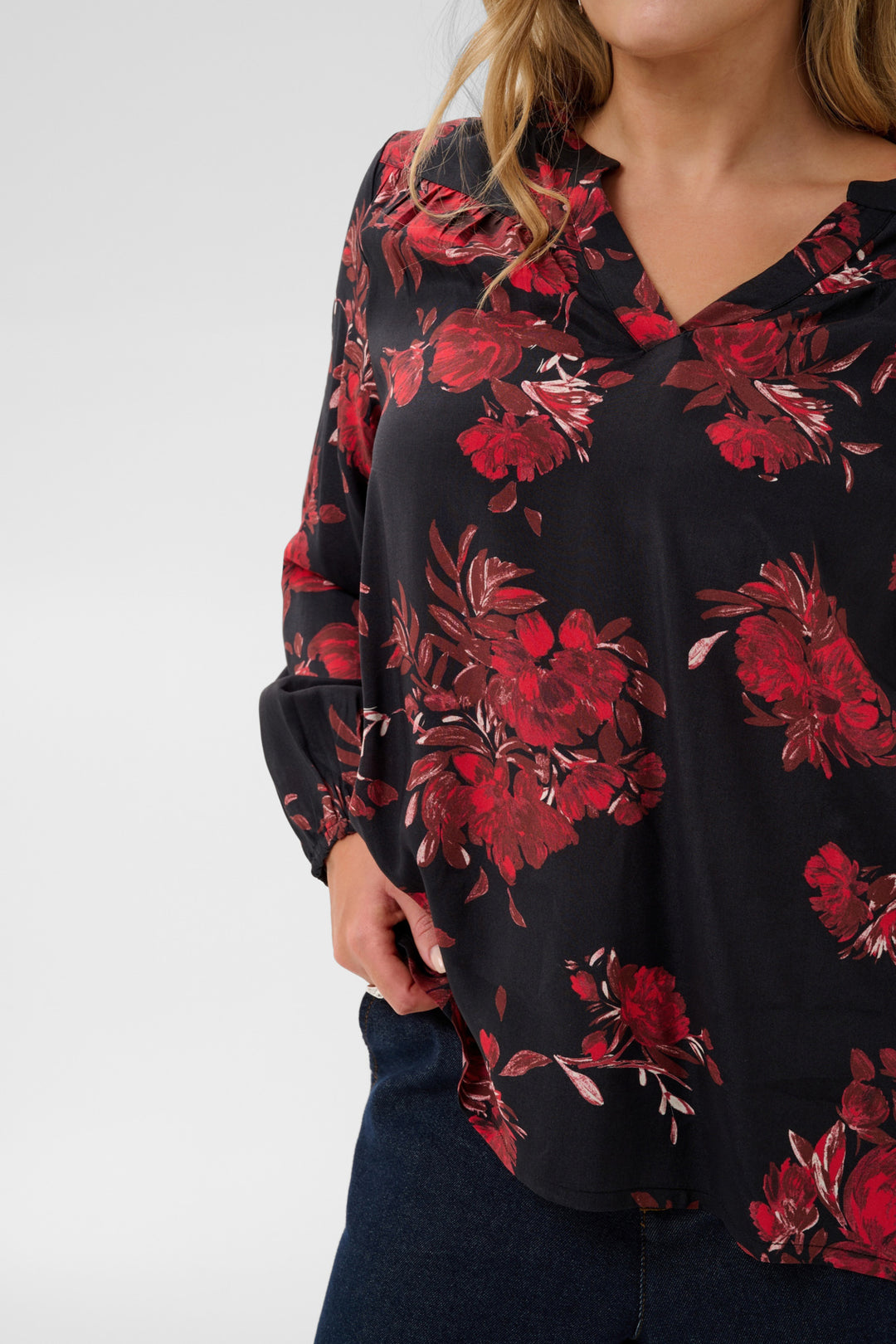 KChipe Blouse - Black/Red Flower