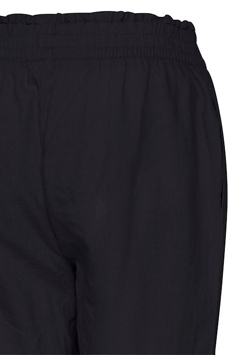 BYFALAKKA CAPRI PANTS - Black -
