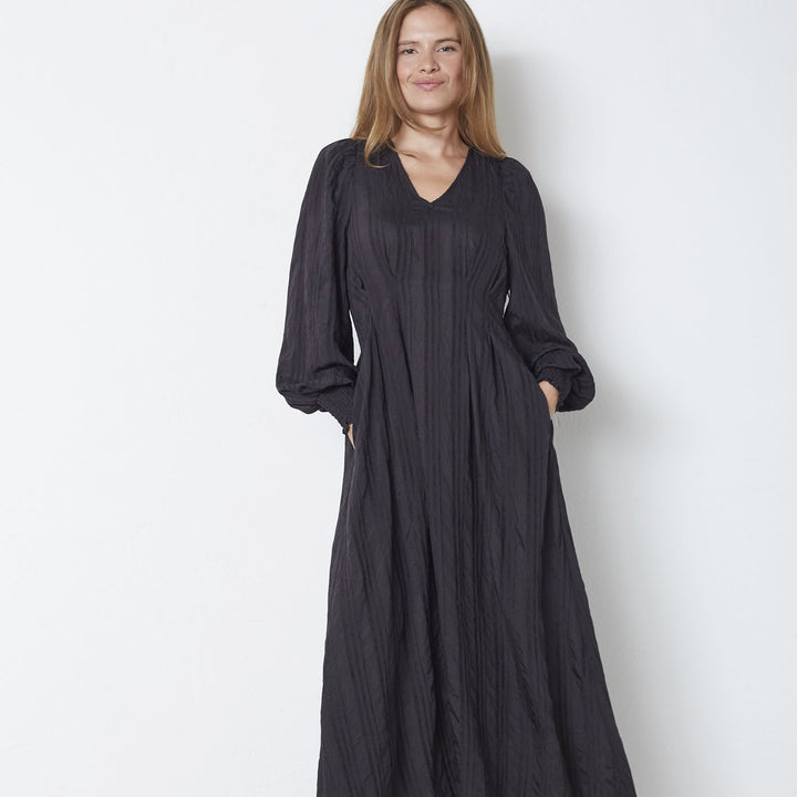 Kesi Pleat Dress - Black