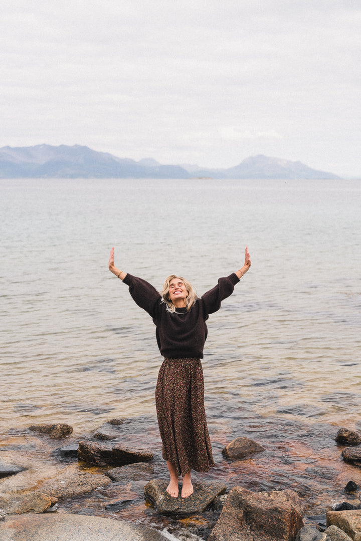 Thea Amalie Pullover - Black Coffee