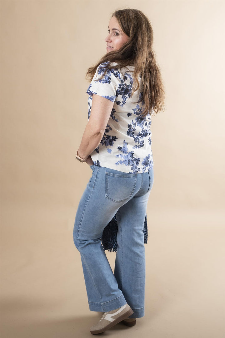Gesinas T-Shirt - Blue Shadow Flower
